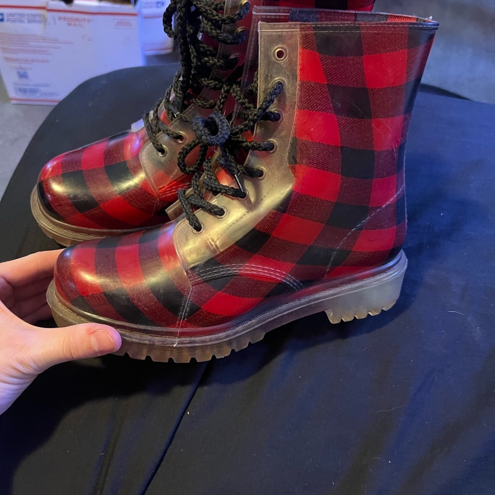 Rubber rain boots from brand dirty laundry size 8
